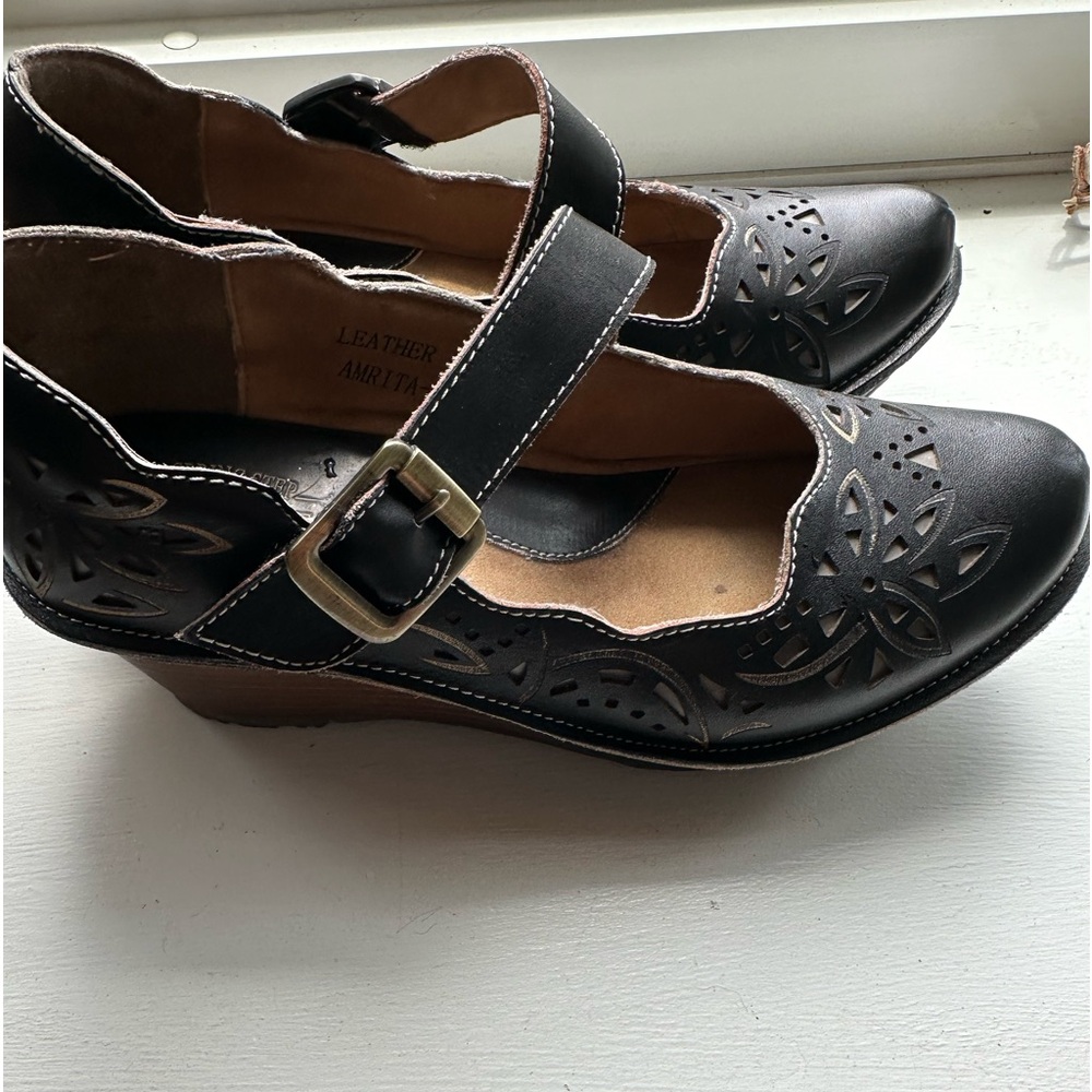 L'ATISTE Black Cutout Mary Jane Wedges - Picture 4 of 8